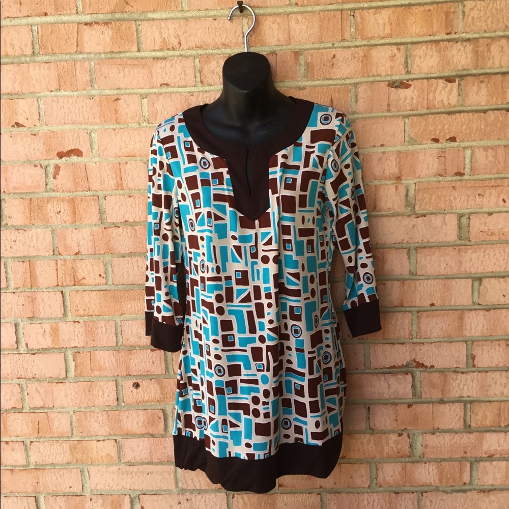 Poly tunic with geometric design